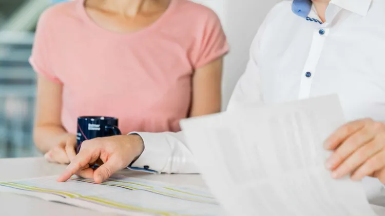 Prüfung von zukunftsorientierten Finanzinfos